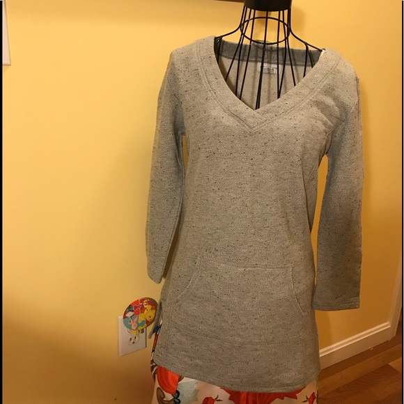 Liz Claiborne Tops - LIZ Claiborne Weekend NWT  KANGAROO POCKET TUNIC